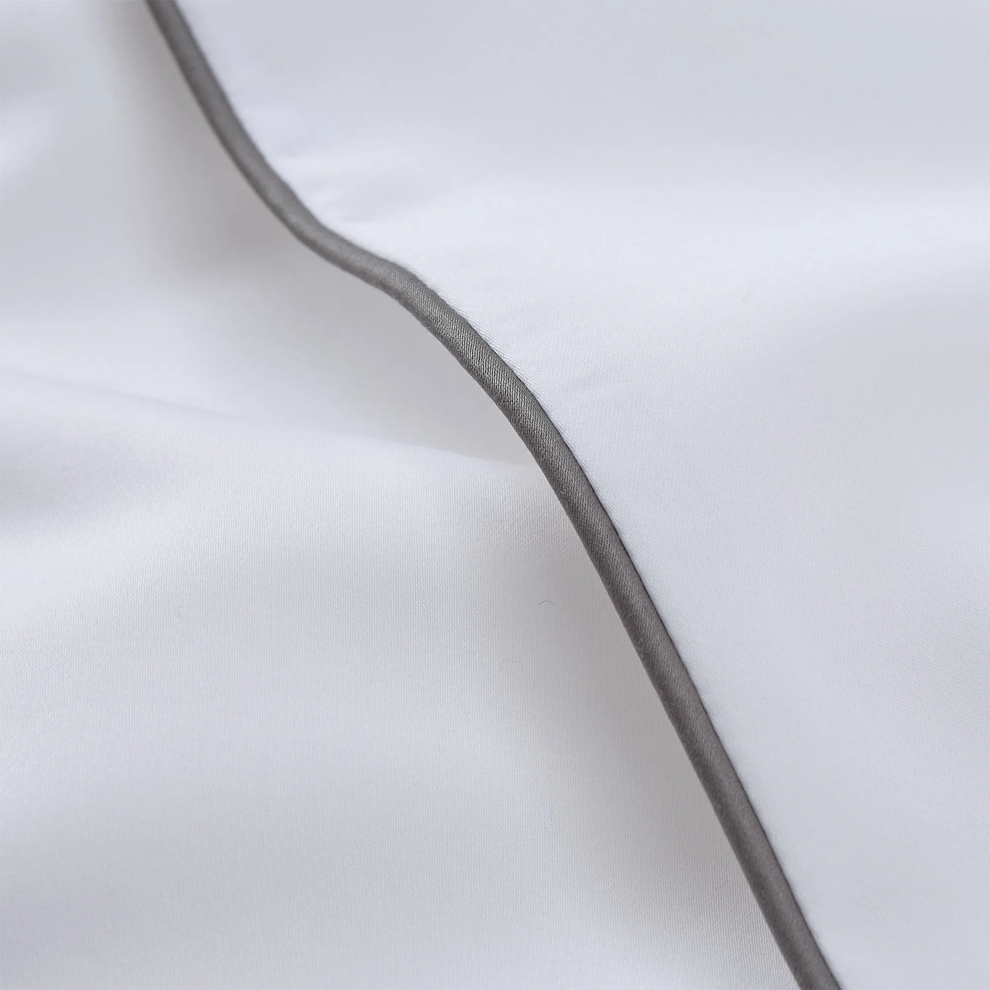 Lanton Bedding [White/Grey]
